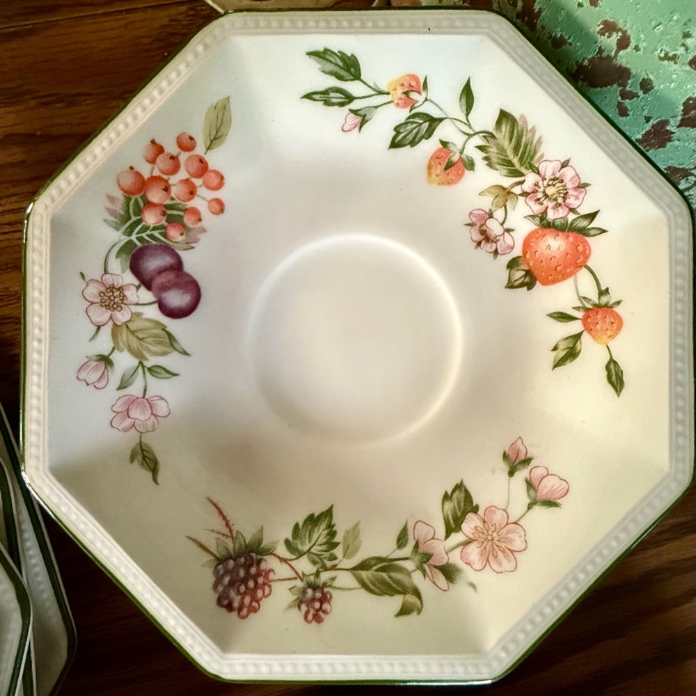 VINTAGE Johnson Brothers Fresh Fruit collection saucer plates set of 5